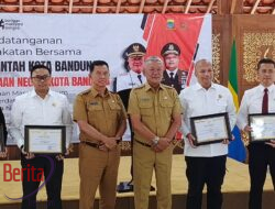 Penghargaan Terbuka: Jaksa Pengacara Negara Kejari Kota Bandung Dapat Apresiasi dari Pj. Walikota