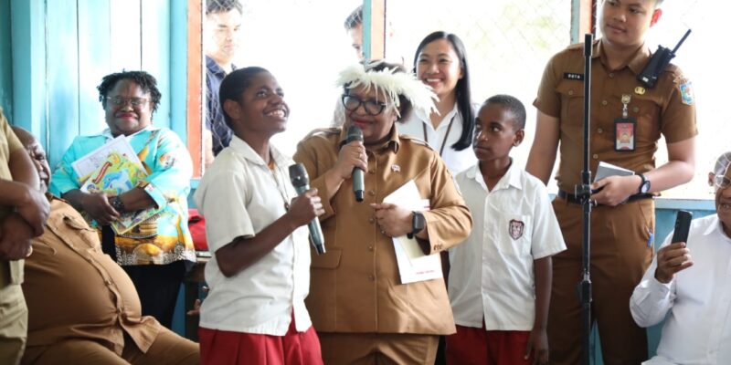 Wamendagri Ribka Sosialisasikan Program Makan Bergizi Gratis di Jayawijaya, Papua