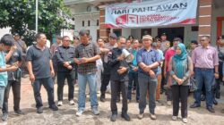 Demo Tim Kemenangan Kadapi-Cik Raden Desak Bawaslu