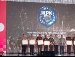 KEJATI SUMSEL DAN KEJARI PALEMBANG RAIH PENGHARGAAN DARI KPK