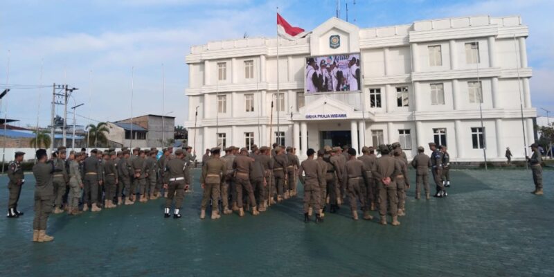 Pj Gubernur Sumut Agus Fatoni Pimpin Penertiban Baliho Ilegal di Medan