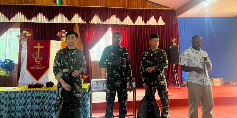 Satgas Yonif 323/Buaya Putih Kostrad Wujudkan Harmoni